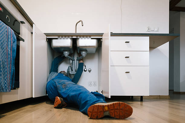 Professional Plumbing technician working in Redwood, OR